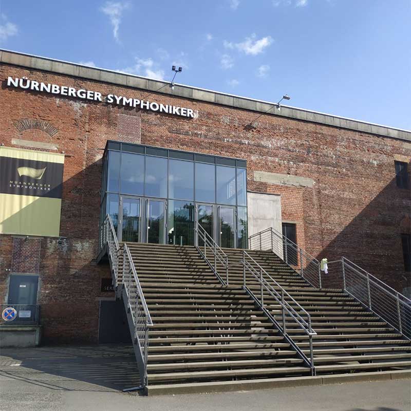 Das ist die Treppe bei den Nürnberger Symphonikern.